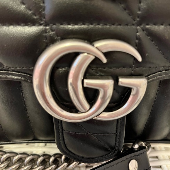 SOLD Gucci GG Marmont Mini chain shoulder bag. - Picture 3 of 15